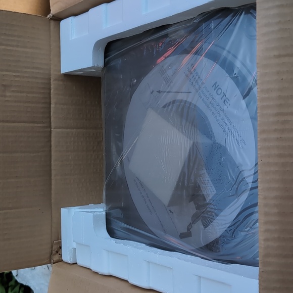 NWT In Box Electro Brand USB Turntable Model 2650Mo - Picture 2 of 2